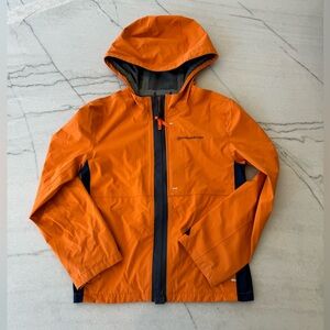 Vineyard Vines boys raincoat, size 6.